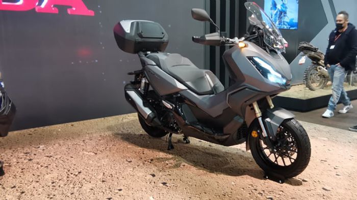 Honda ADV 350: Με ανεστραμμένο πιρούνι και χώρο για 2 full face κράνη 